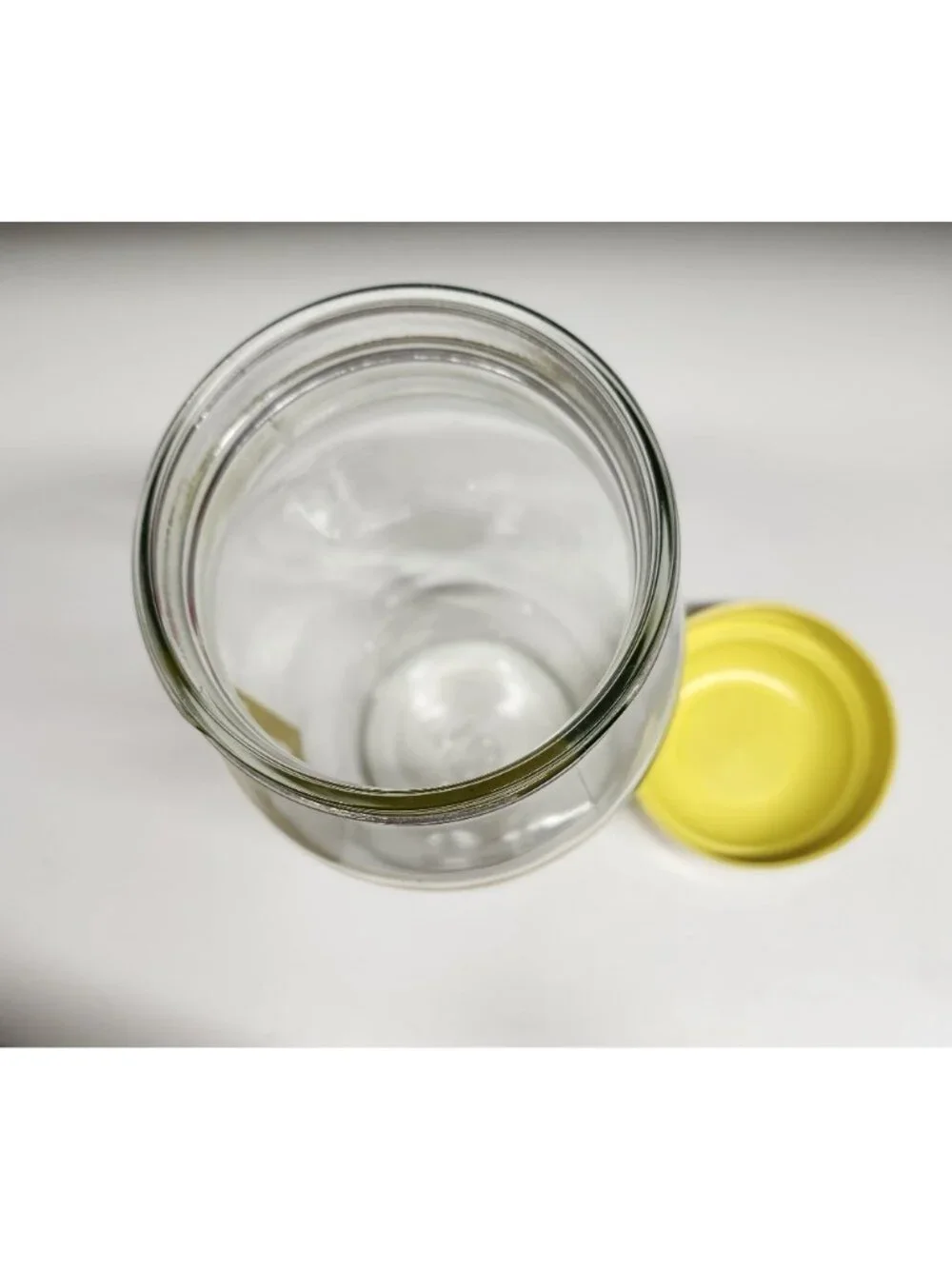 Bright Yellow Flour Canister w/Lid 2 Liter, 10